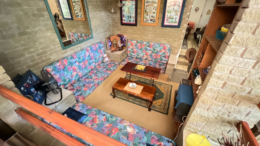 5 Bedroom Property for Sale in Langenhovenpark Free State